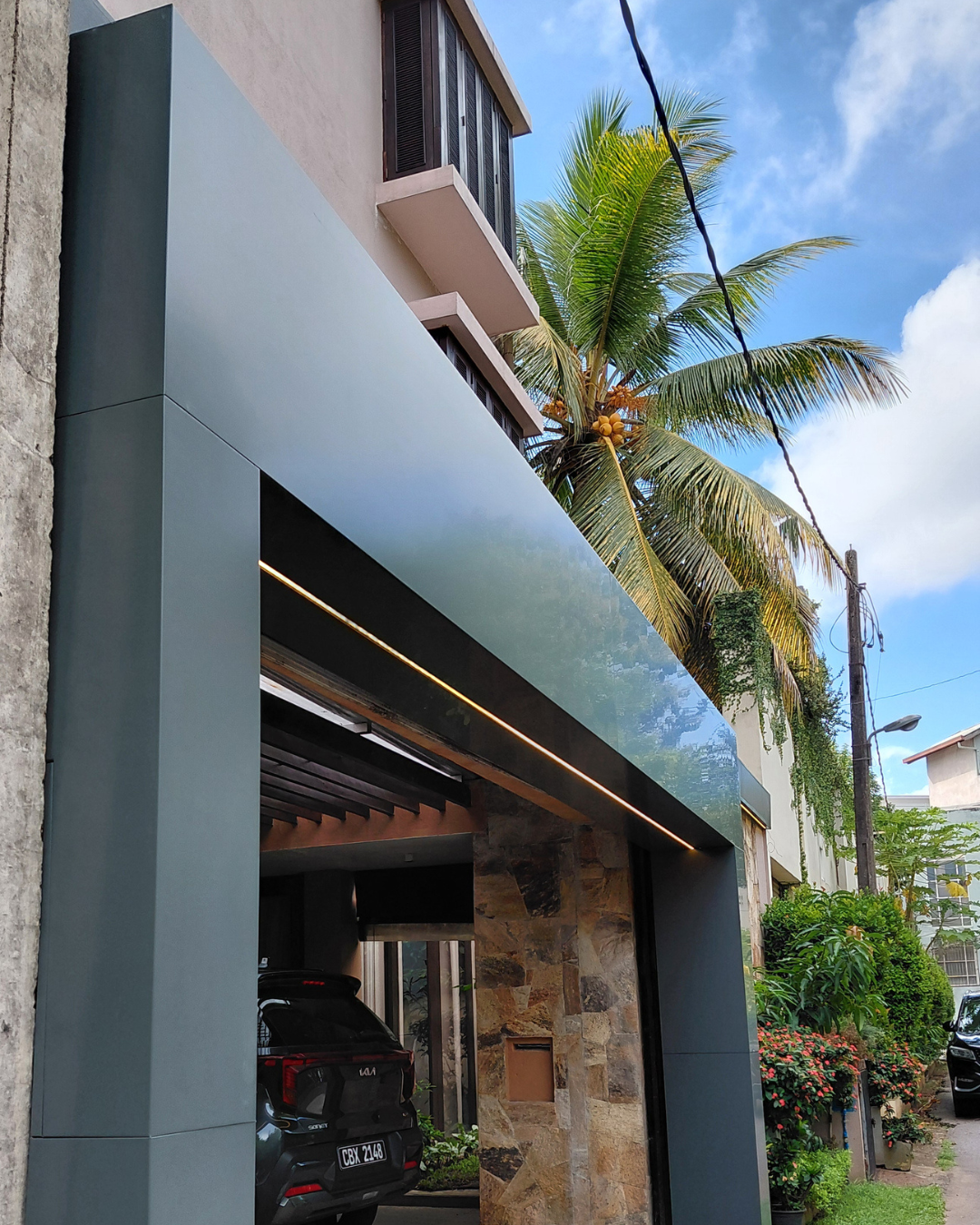 Exterior aluminium feature